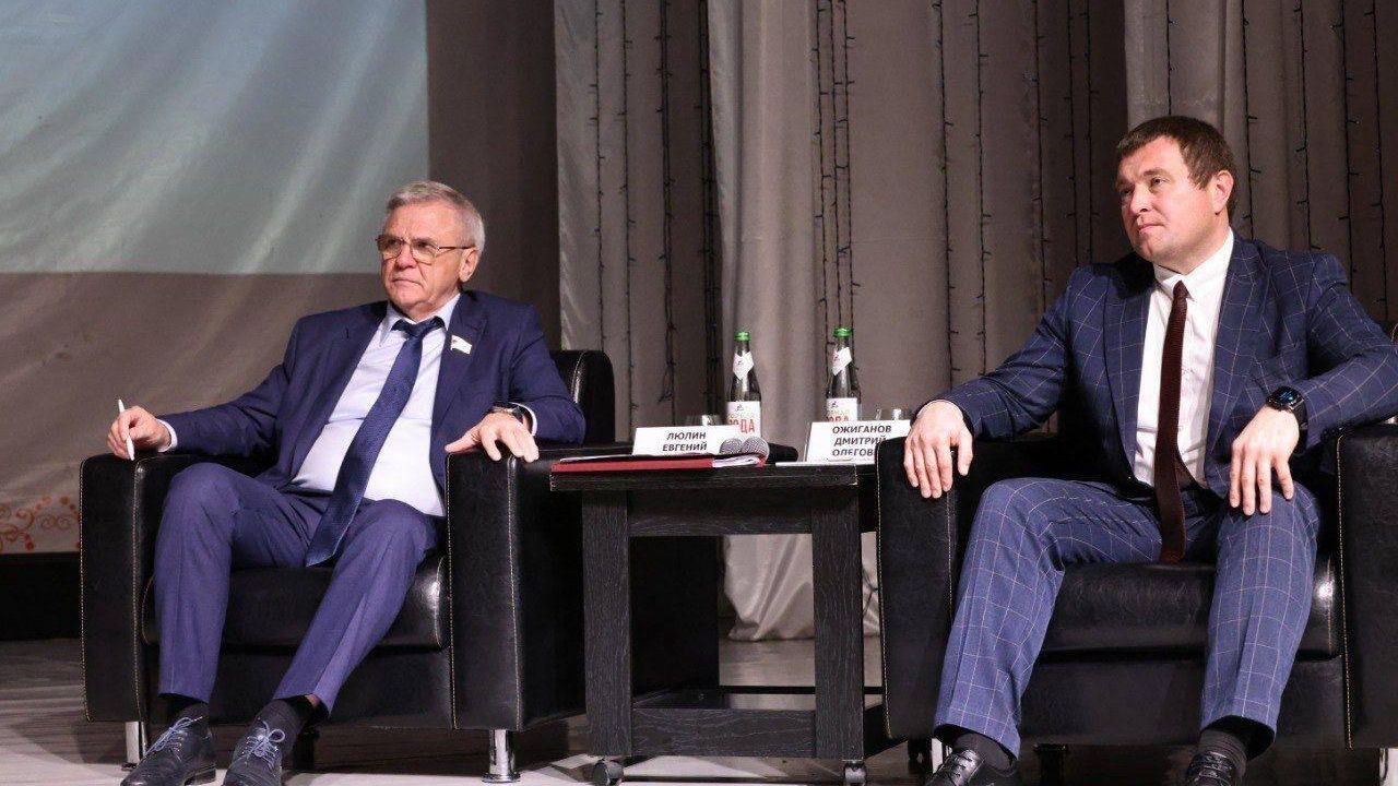 Председатель законодательного собрания Нижегородской области Евгений Люлин во время поездки в Шарангский район Председатель законодательного собрания Нижегородской области Евгений Люлин во время поездки в Шарангский район - РИА Новости, 1920, 20.10.2025