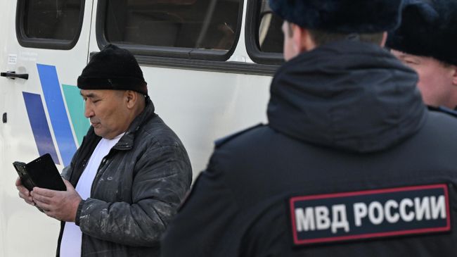 Задержанный иностранный трудовой мигрант