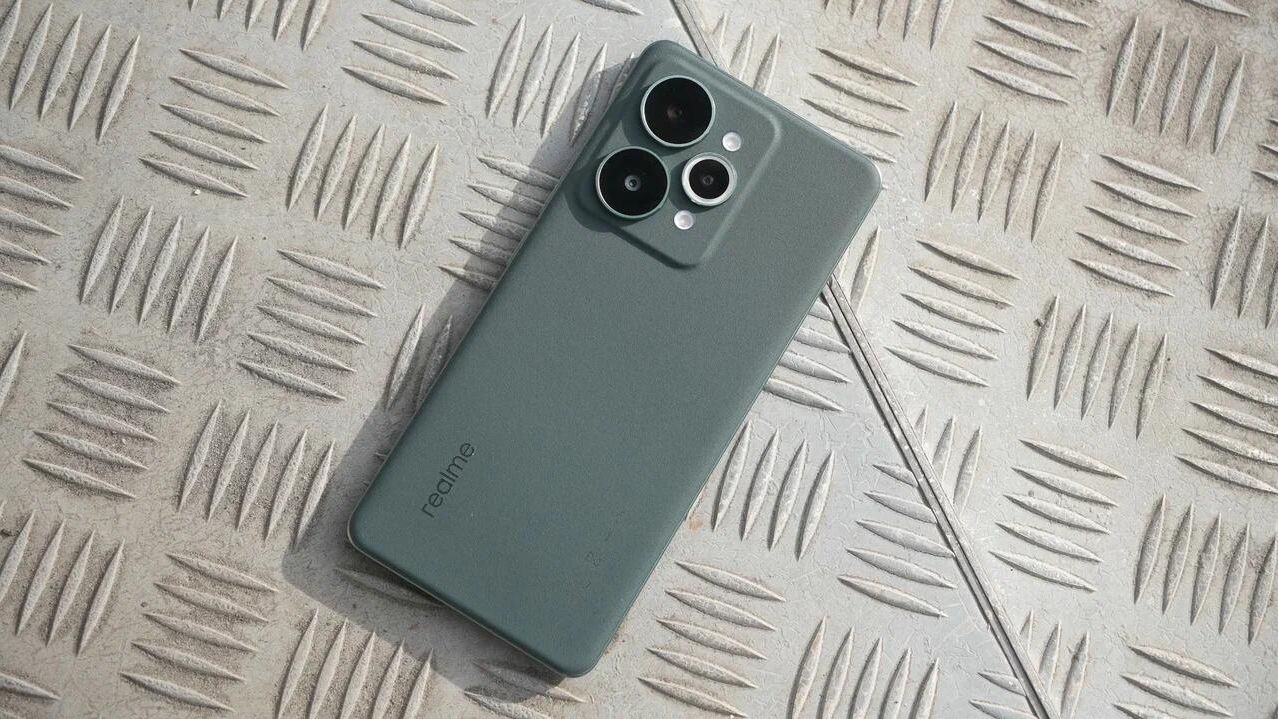 Смартфон realme 15 Pro Смартфон realme 15 Pro - РИА Новости, 1920, 21.10.2025