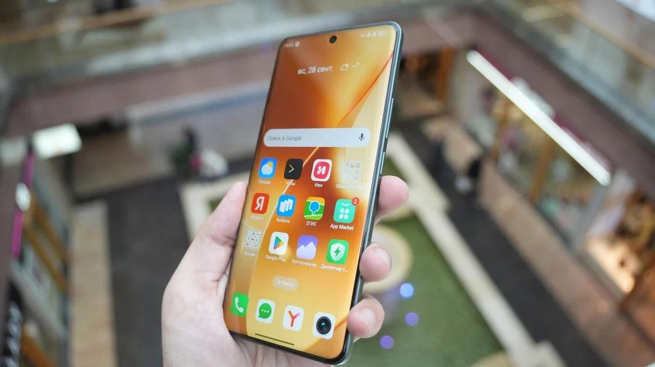 Дисплей смартфона realme 15 Pro Дисплей смартфона realme 15 Pro - РИА Новости, 1920, 21.10.2025