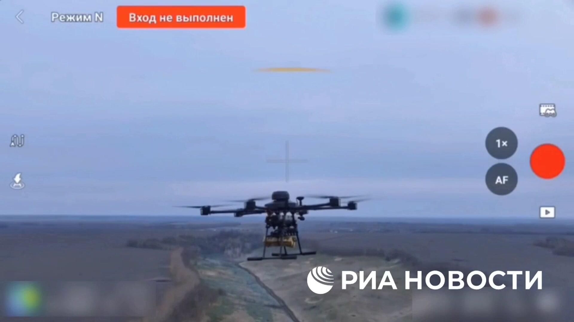 Российский дрон сбил Бабу-ягу ВСУ в момент попытки удара по российским позициям Российский дрон сбил Бабу-ягу ВСУ в момент попытки удара по российским позициям - РИА Новости, 1920, 22.10.2025