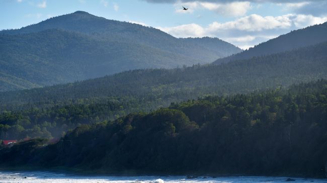 Вид на побережье Охотского моря с мыса Острый на острове Сахалин
