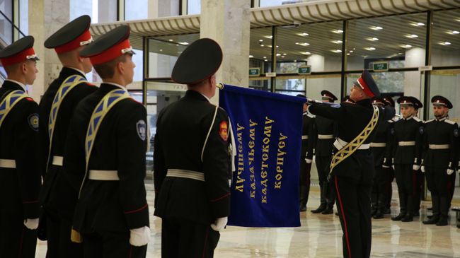 Вручение переходящего знамени Президента РФ лучшему казачьему кадетскому корпусу в Кремлевском дворце