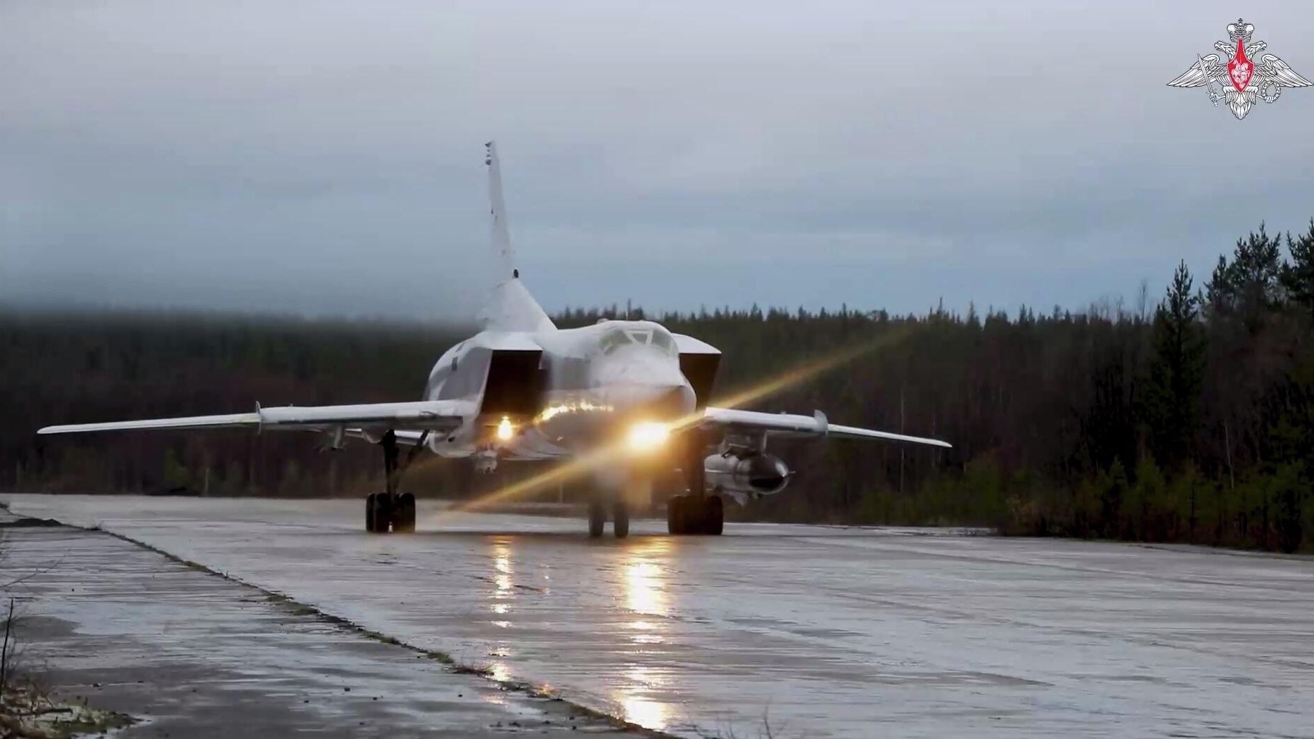 Дальние бомбардировщики Ту-22м3 ВКС России выполнили плановый полет в воздушном пространстве над нейтральными водами Балтийского моря Дальние бомбардировщики Ту-22м3 ВКС России выполнили плановый полет в воздушном пространстве над нейтральными водами Балтийского моря - РИА Новости, 1920, 20.04.2026