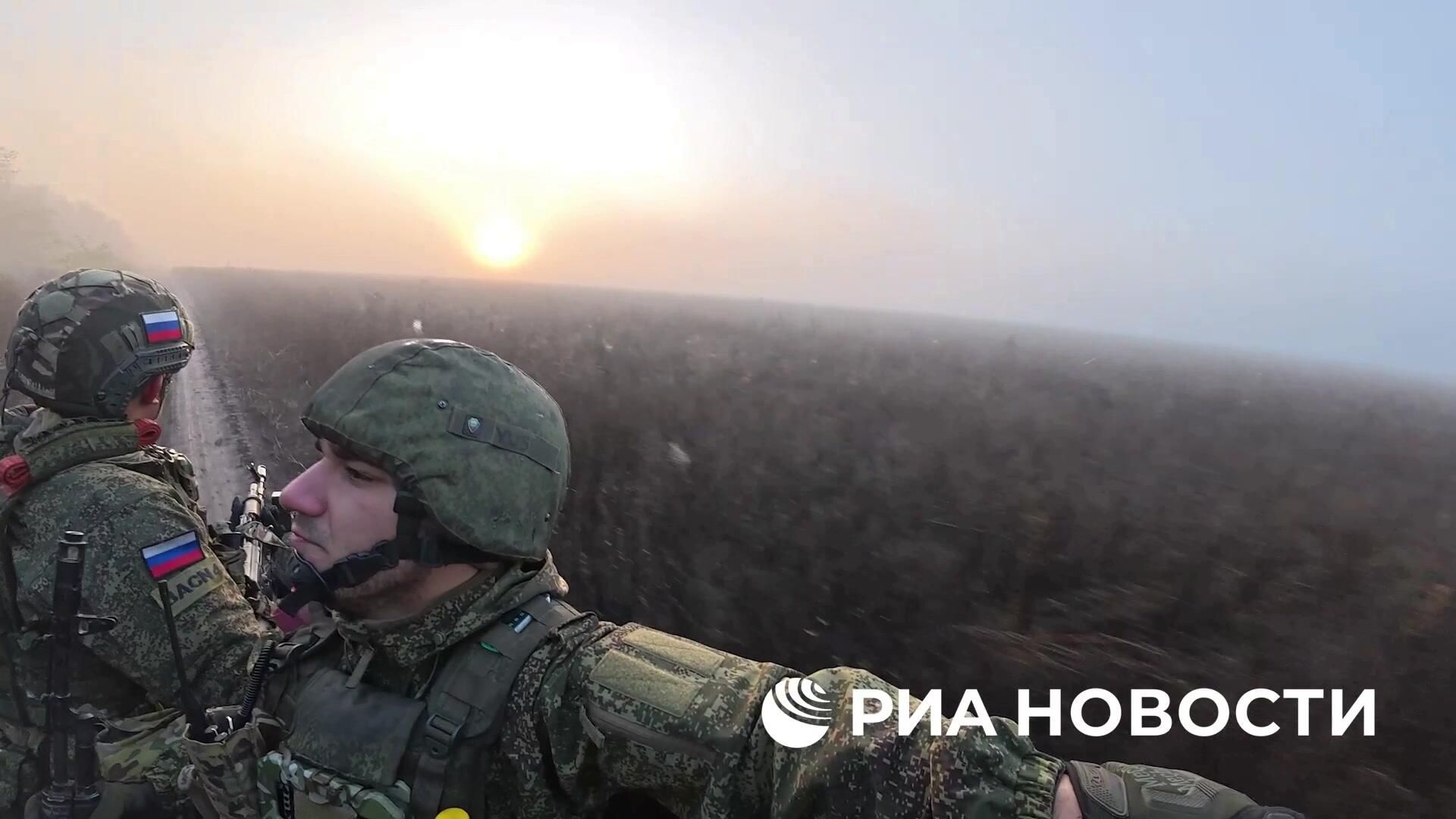 Российский боец: ВСУ бегут из Красноармейска малыми группами Российский боец: ВСУ бегут из Красноармейска малыми группами - РИА Новости, 1920, 23.10.2025