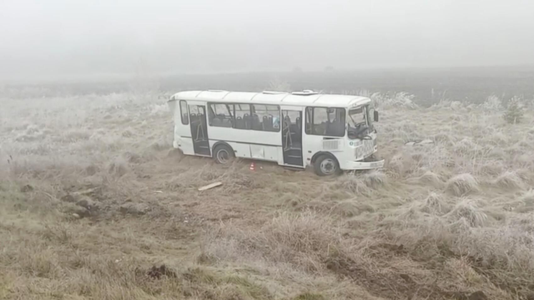Последствия ДТП с участием автобуса в Шушенском районе на юге Красноярского края. 23 октября 2025 - РИА Новости, 1920, 23.10.2025