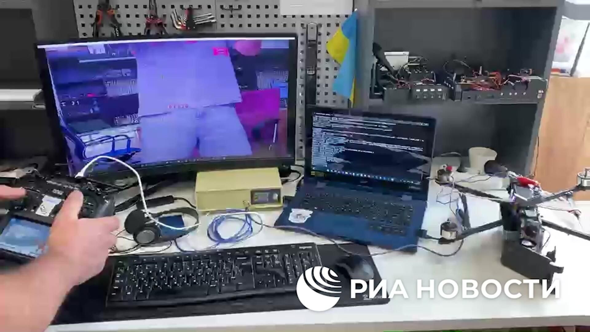 Видео, на котором показано, как тестируются новые разработки в области беспилотников для боевиков ВСУ Видео, на котором показано, как тестируются новые разработки в области беспилотников для боевиков ВСУ - РИА Новости, 1920, 23.10.2025