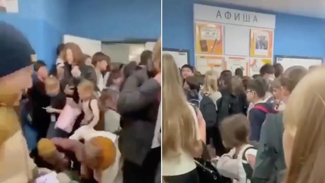 Давка возле гардероба в школе №548 в Москве Давка возле гардероба в школе №548 в Москве - РИА Новости, 1920, 23.10.2025