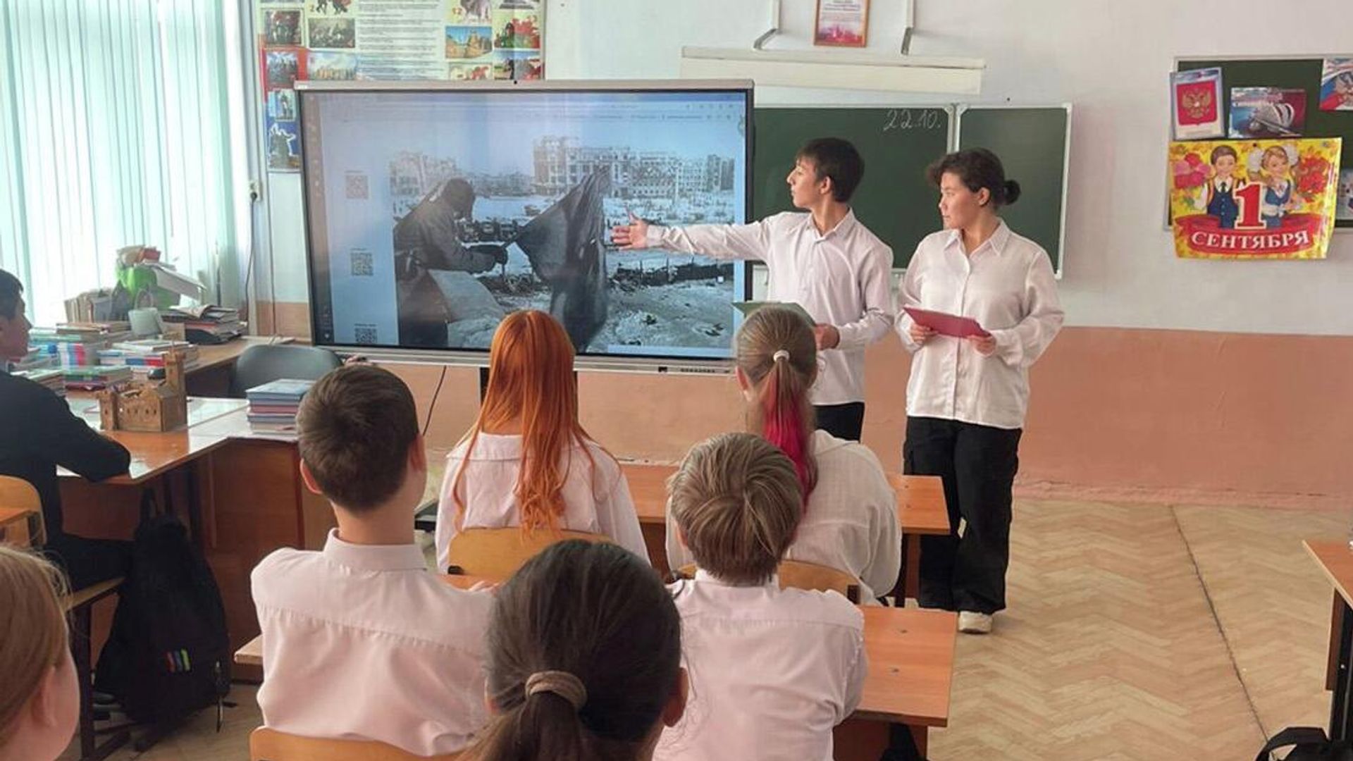 Мероприятие в МБОУ СОШ №91 с использованием модуля комплексной мобильной экспозиции Освобождение. 1943-1945 гг. - РИА Новости, 1920, 24.10.2025