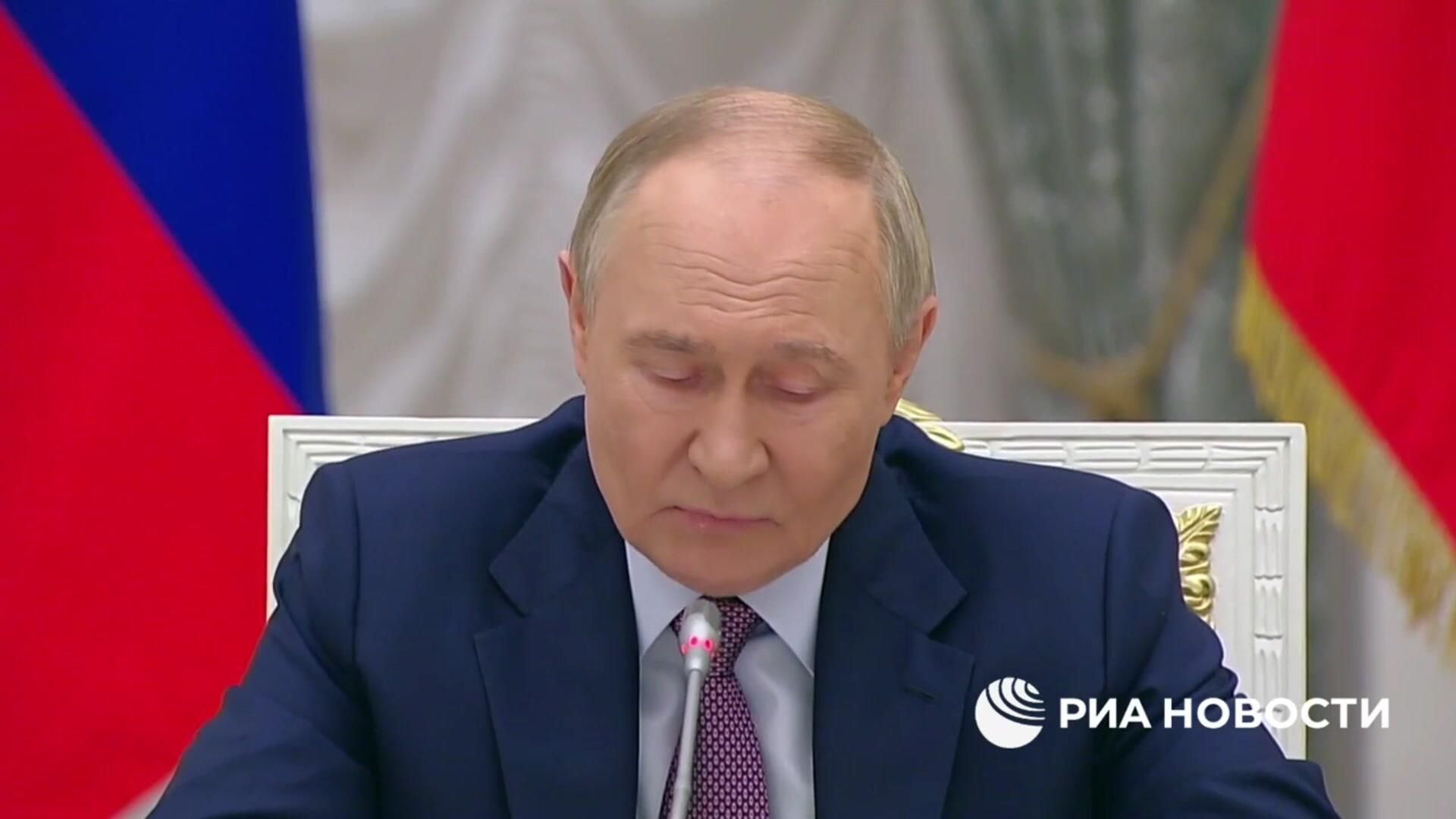 Путин: Многодетные семьи должны стать нормой для России - РИА Новости, 1920, 23.10.2025