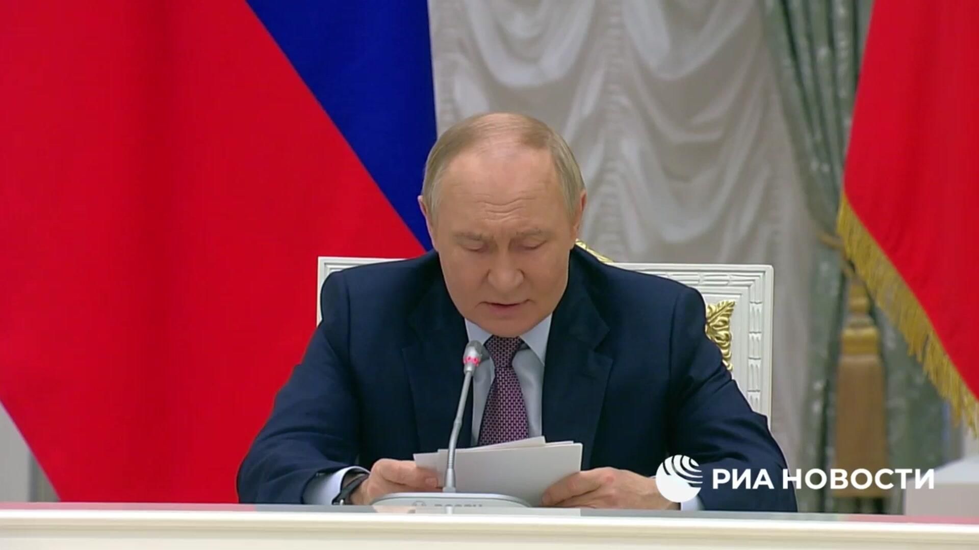 Путин: рождение ребенка – это личное решение каждой семьи, не должно быть никакого давления - РИА Новости, 1920, 23.10.2025