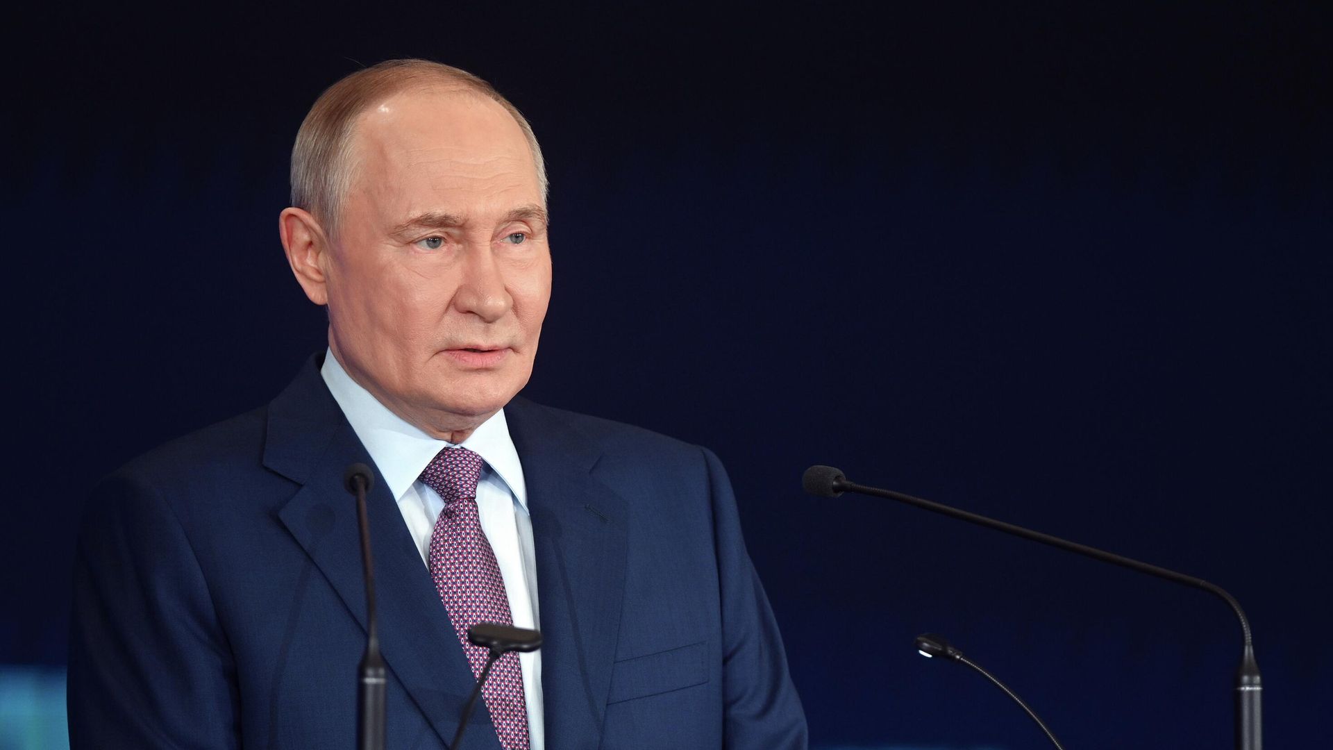 Президент РФ Владимир Путин на XVII cъезде Русского географического общества в Москве - РИА Новости, 1920, 23.10.2025