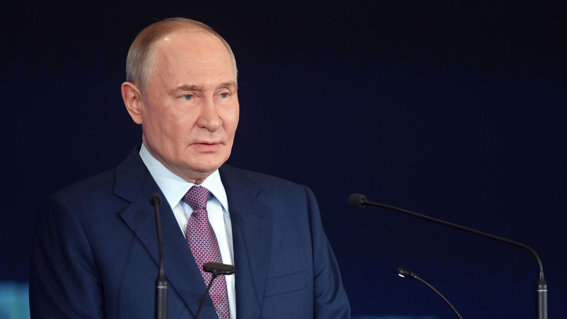 Президент РФ Владимир Путин на XVII cъезде Русского географического общества в Москве Президент РФ Владимир Путин на XVII cъезде Русского географического общества в Москве - РИА Новости, 1920, 23.10.2025