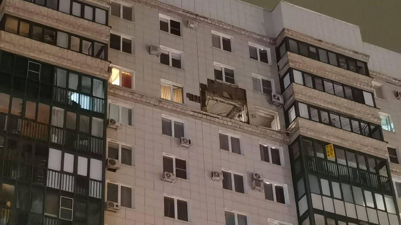 Последствия атаки дрона по дому в подмосковном Красногорске Последствия атаки дрона по дому в подмосковном Красногорске - РИА Новости, 1920, 24.10.2025