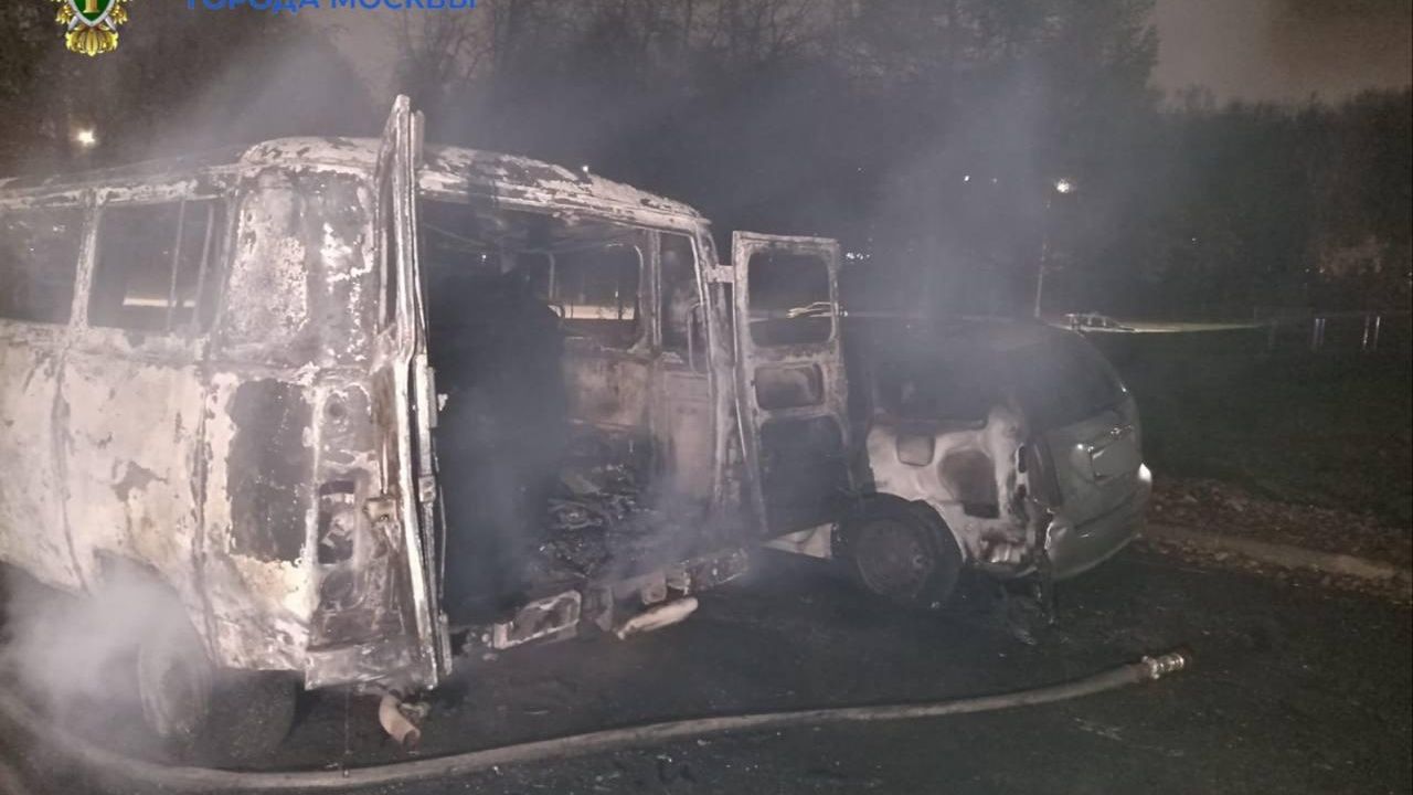 Последствия пожара на парковке на юго-западе Москвы Последствия пожара на парковке на юго-западе Москвы - РИА Новости, 1920, 24.10.2025