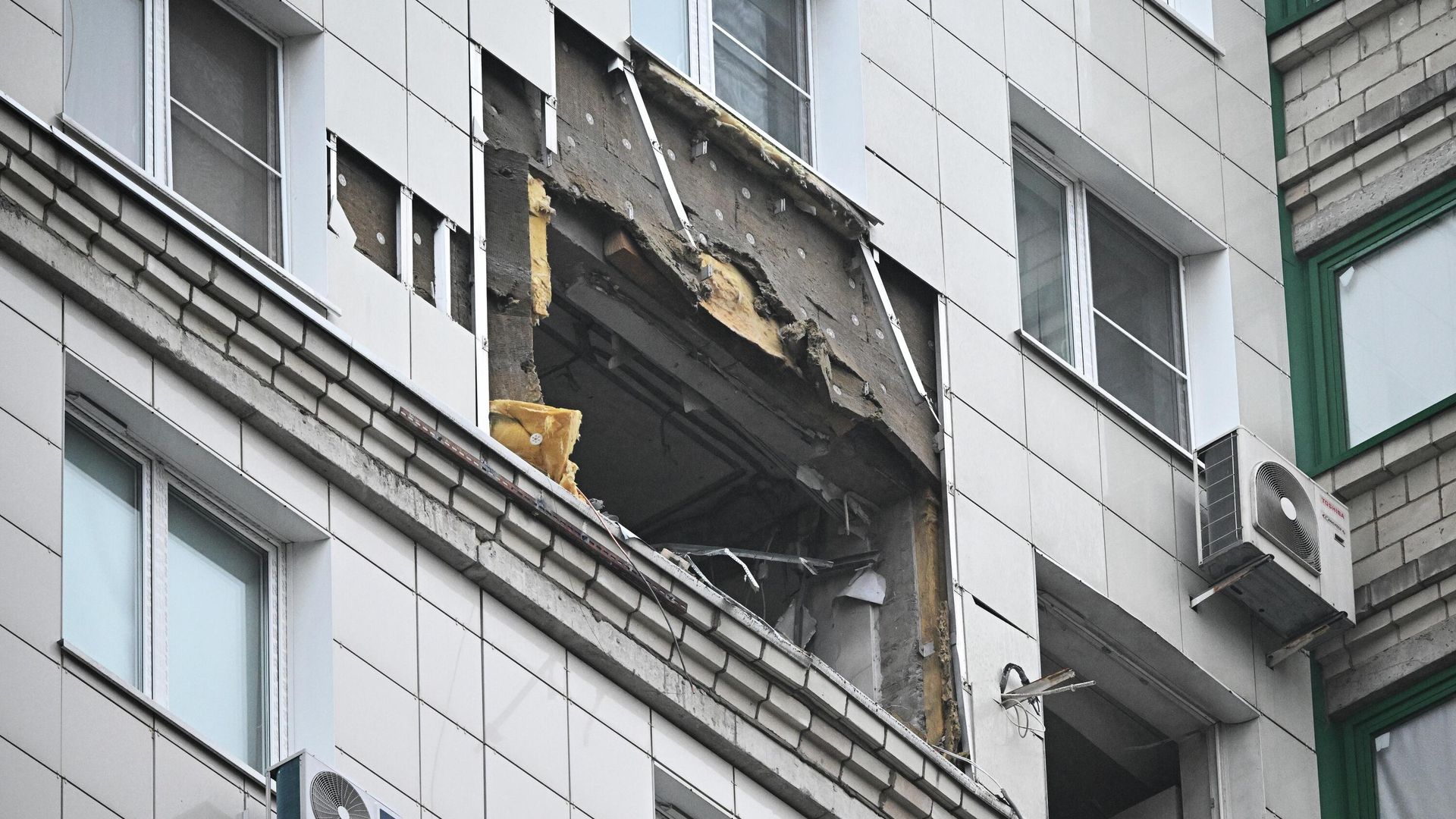 Последствия попадания БПЛА в жилой дом в подмосковном Красногорске Последствия попадания БПЛА в жилой дом в подмосковном Красногорске - РИА Новости, 1920, 24.10.2025