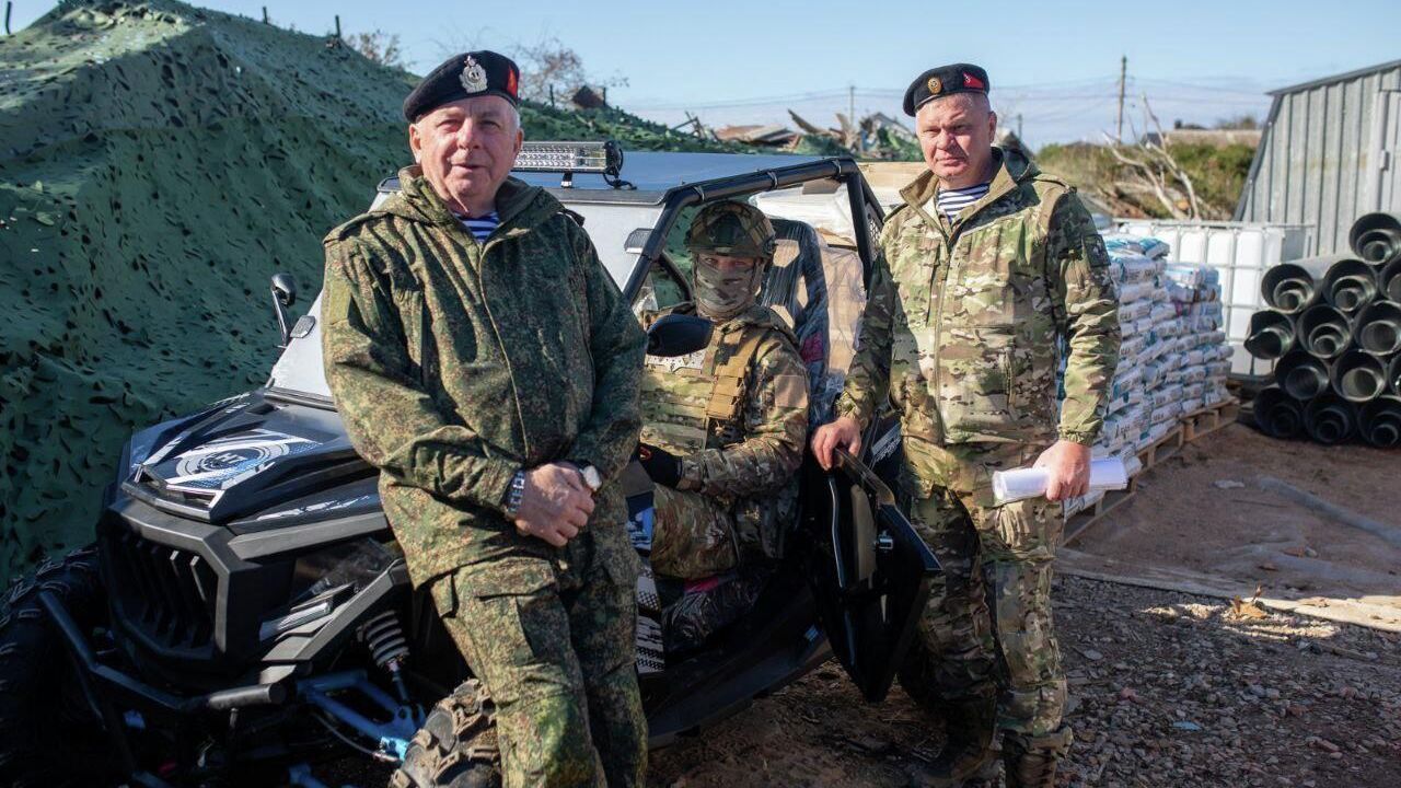 Саратовские общественники отправили в зону СВО автомобили, мотоциклы, гумпомощь и яблоки Саратовские общественники отправили в зону СВО автомобили, мотоциклы, гумпомощь и яблоки - РИА Новости, 1920, 24.10.2025