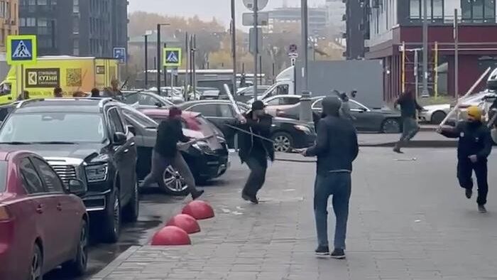 Массовая драка в ЖК Прокшино в Москве. Кадр видео из соцсетей - РИА Новости, 1920, 27.10.2025