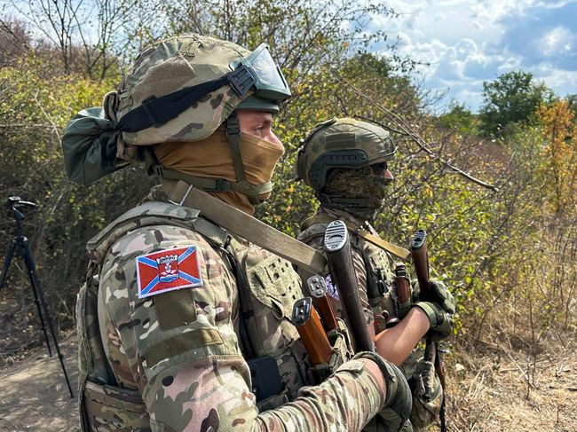Бойцы отряда имени Александра Матросова тренируются на полигоне