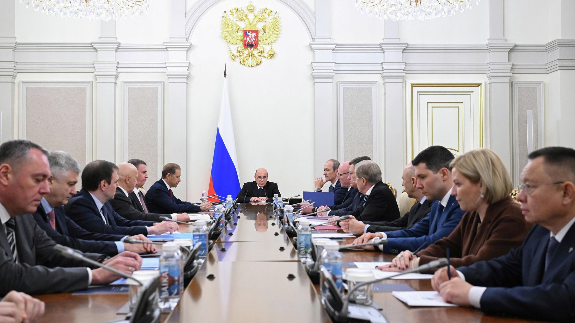 Председатель правительства РФ Михаил Мишустин проводит совещание с вице-премьерами Председатель правительства РФ Михаил Мишустин проводит совещание с вице-премьерами - РИА Новости, 1920, 27.10.2025