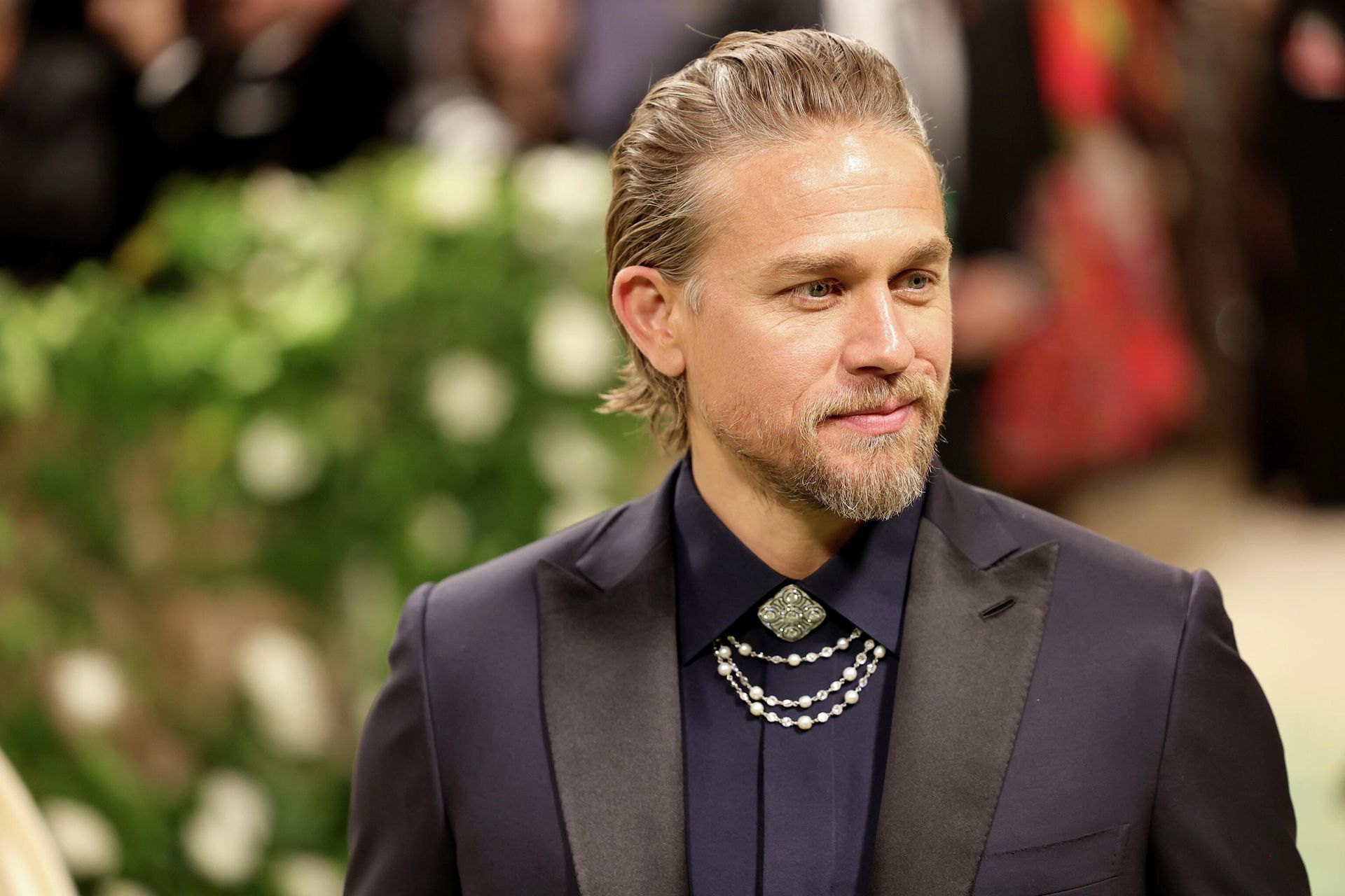 Чарли Ханнэм на ковровой дорожке Met Gala 2024 в Метрополитен-музее в Нью-Йорке - РИА Новости, 1920, 27.10.2025