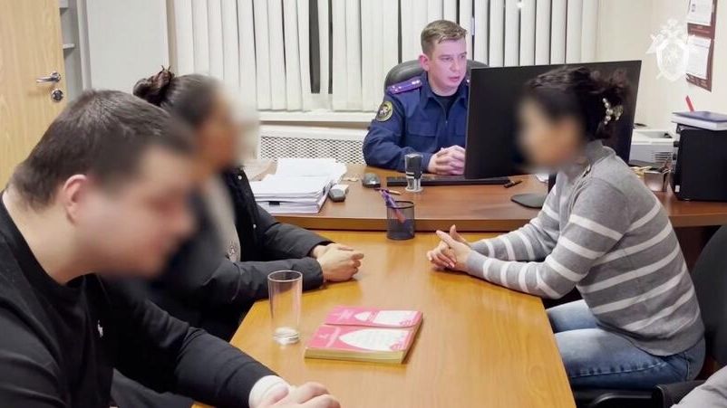 Подозреваемые по делу о торговле новорожденным в Подмосковье Подозреваемые по делу о торговле новорожденным в Подмосковье - РИА Новости, 1920, 27.10.2025