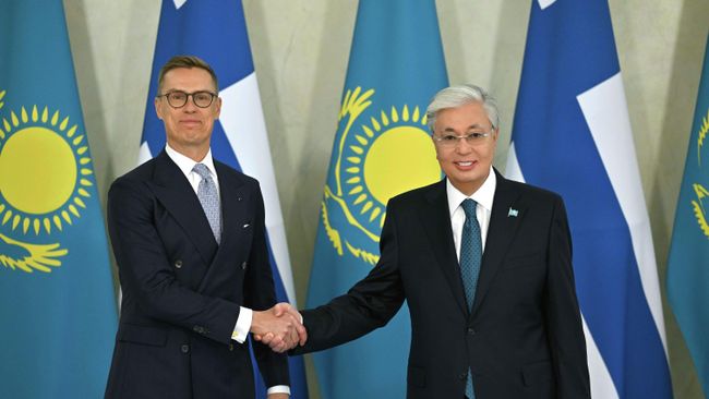Президент Казахстана Касым-Жомарт Токаев и президент Финляндии Александер Стубб во время встречи
