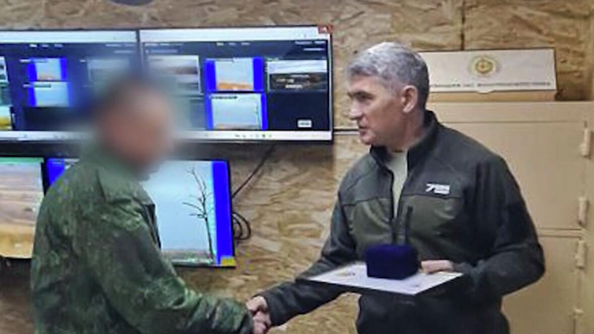 Глава Чувашской Республики Олег Николаев встретился с бойцами в зоне СВО - РИА Новости, 1920, 28.10.2025