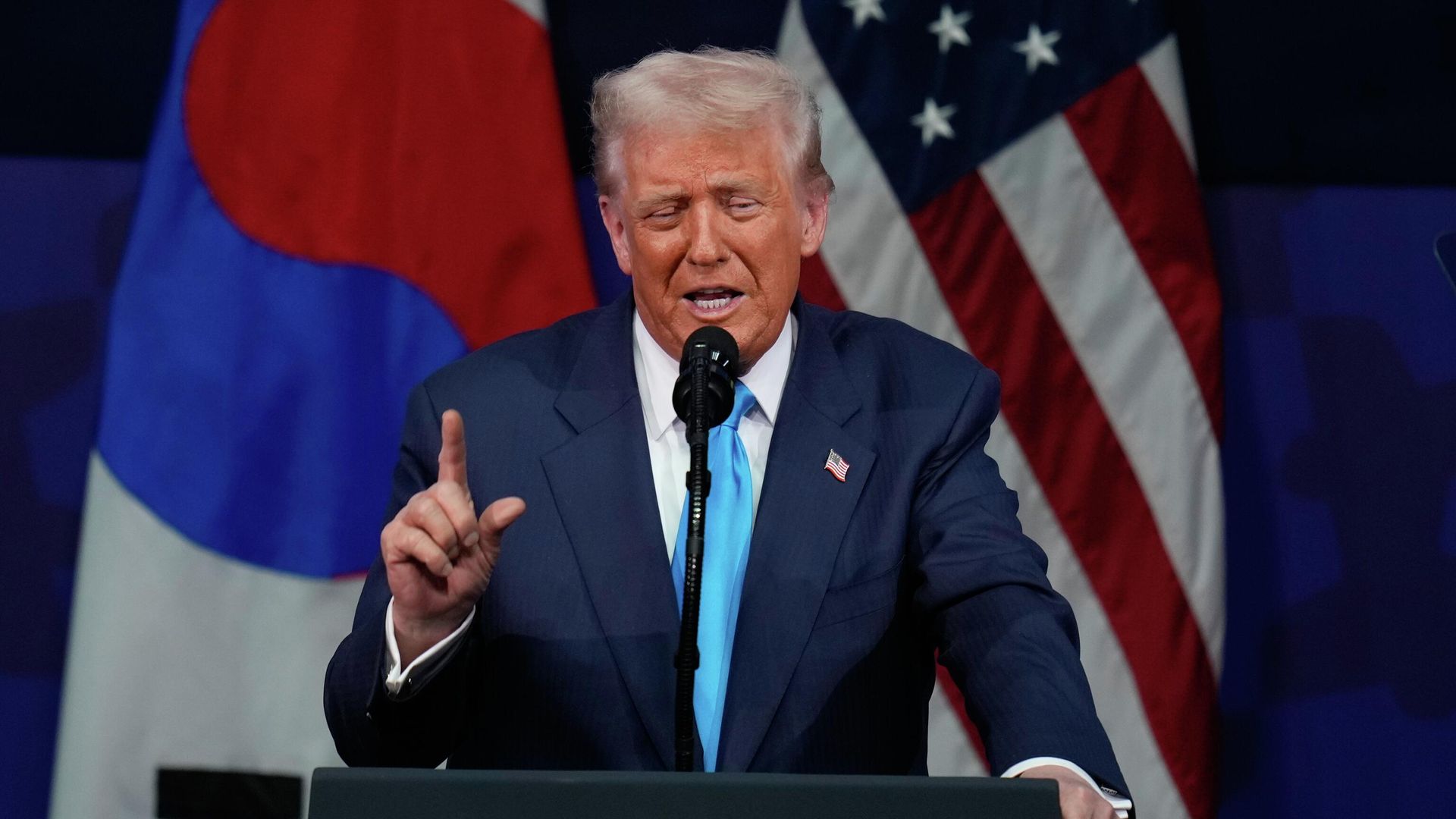Президент США Дональд Трамп выступает на саммите руководителей стран Азиатско -Тихоокеанского экономического сотрудничества (АТЭС) в Кёнджу, Южная Корея - РИА Новости, 1920, 29.10.2025