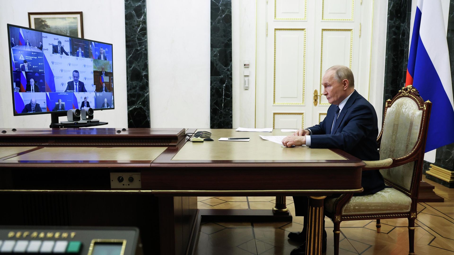 Президент РФ Владимир Путин проводит в режиме видеоконференции совещание с членами правительства РФ Президент РФ Владимир Путин проводит в режиме видеоконференции совещание с членами правительства РФ - РИА Новости, 1920, 29.10.2025