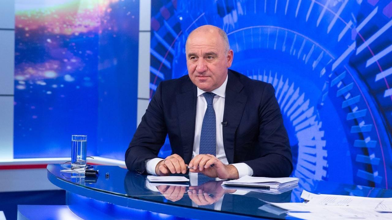 Глава Карачаево-Черкесии Рашид Темрезов во время прямой линии Глава Карачаево-Черкесии Рашид Темрезов во время прямой линии - РИА Новости, 1920, 29.10.2025