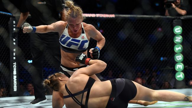 Эпизод боя Роузи против Холм на UFC 193