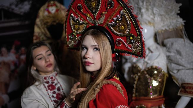 Модель перед показом кокошников