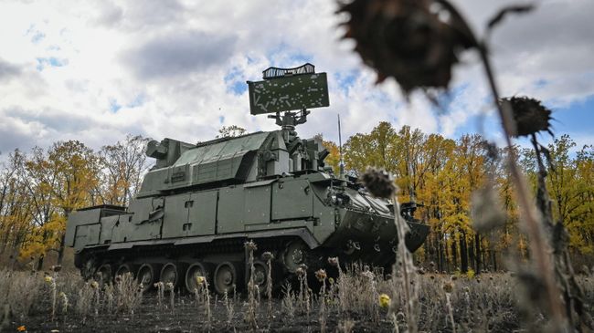Боевое дежурство экипажа зенитного ракетного комплекса Тор-М2 