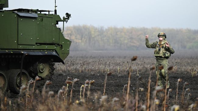 Боевое дежурство экипажа зенитного ракетного комплекса Тор-М2 