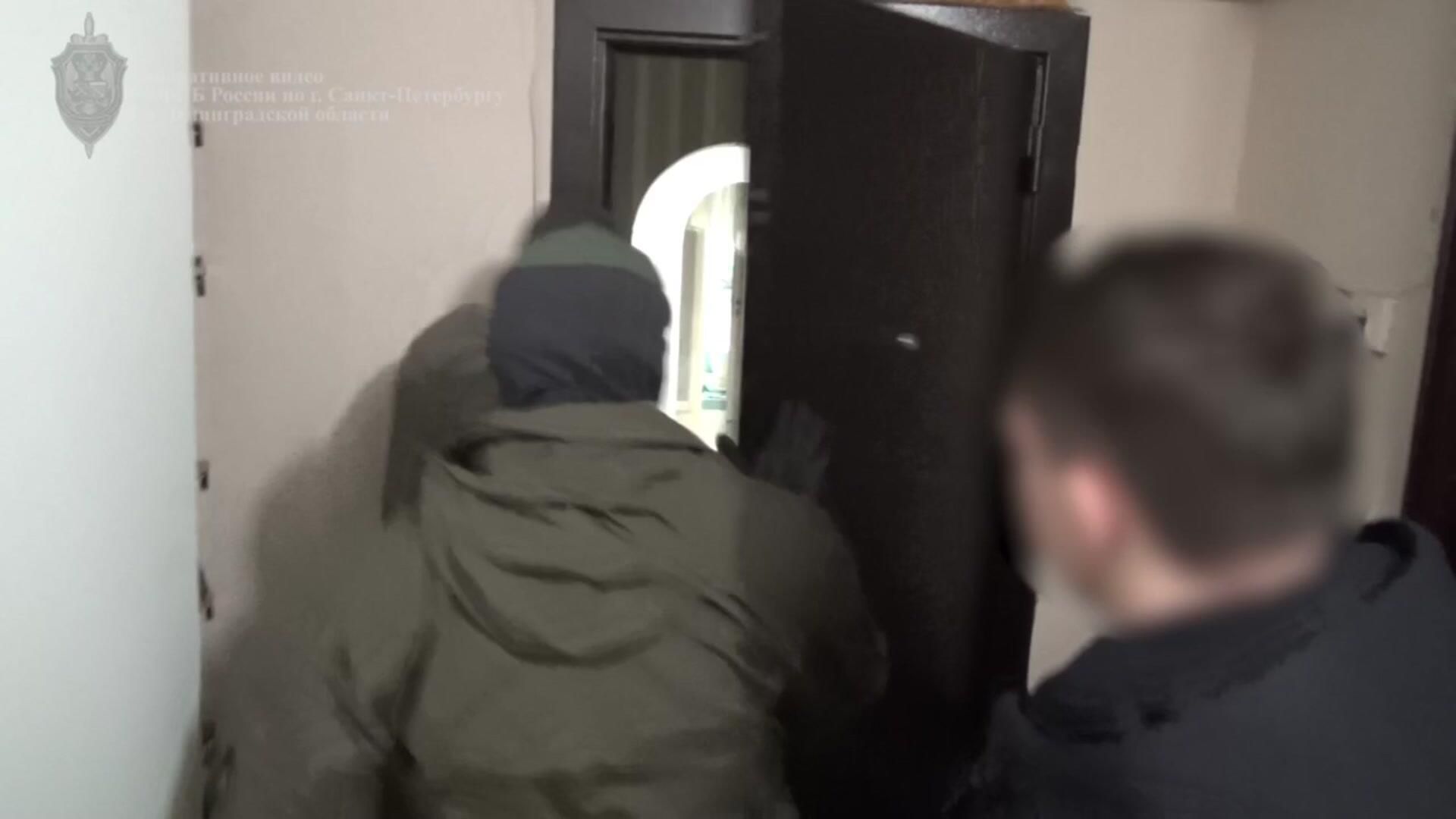 Задержание в Санкт-Петербурге подозреваемых в финансировании ФБК* Задержание в Санкт-Петербурге подозреваемых в финансировании ФБК* - РИА Новости, 1920, 01.11.2025