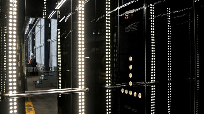Лифты в цехе Щербинского лифтостроительного завода