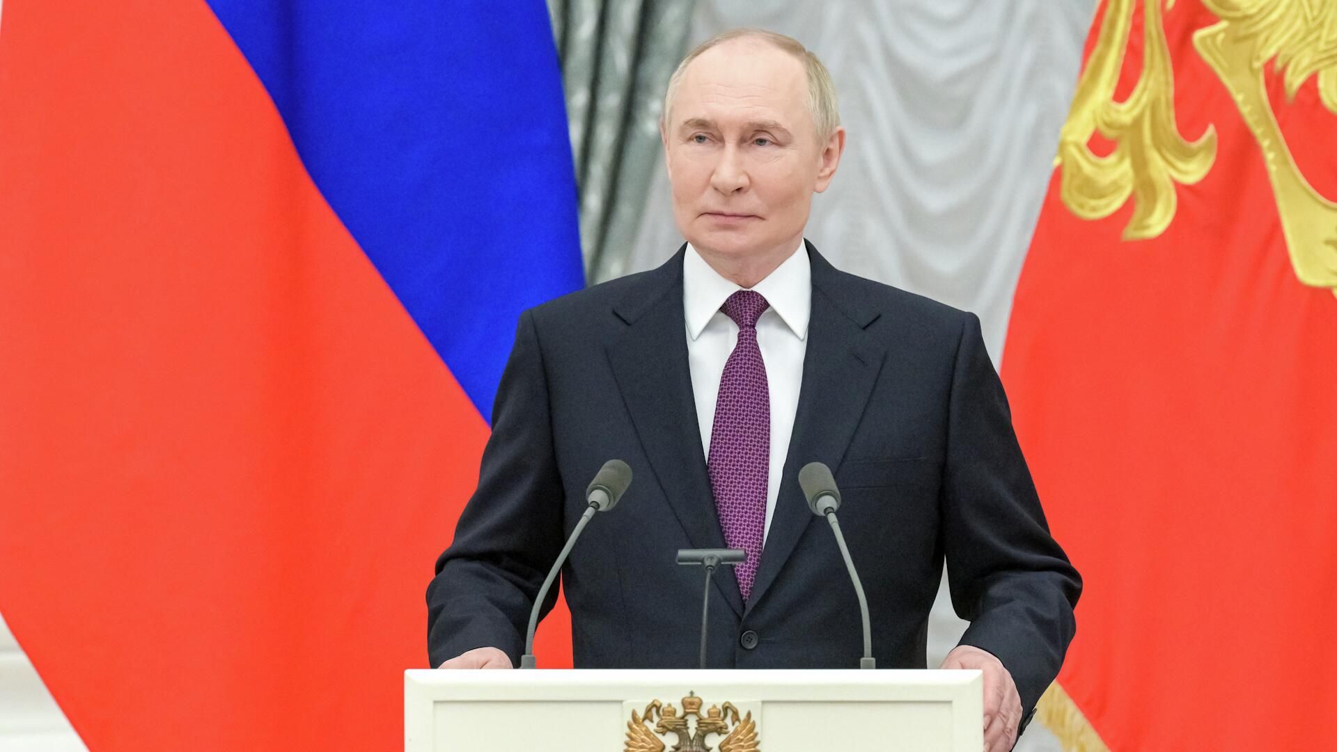 Путин вручает государственные награды в Кремле Путин вручает государственные награды в Кремле - РИА Новости, 1920, 04.11.2025