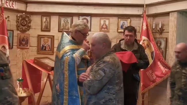 Военные священники провели проповедь и причастили бойцов в зоне СВО Военные священники провели проповедь и причастили бойцов в зоне СВО