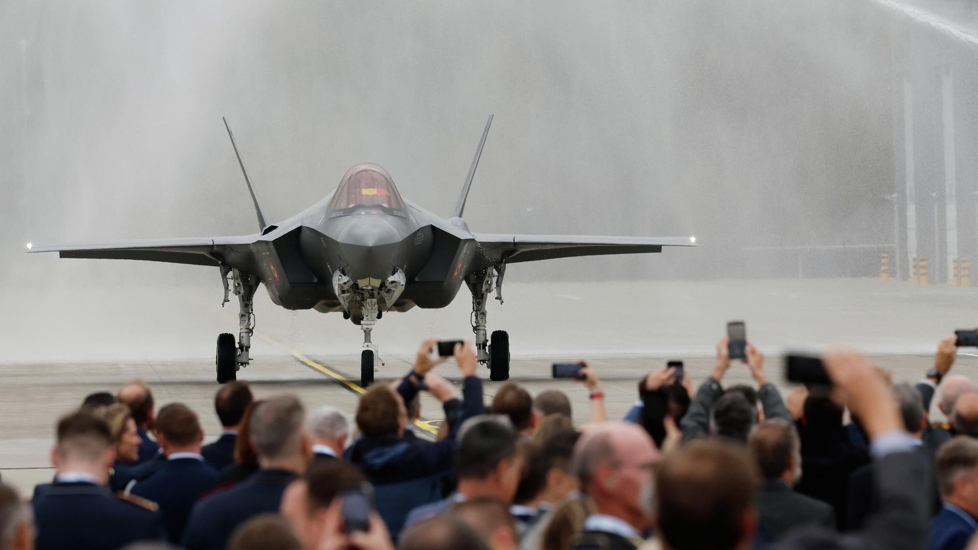 Прибытие первых истребителей F-35 на авиабазу Флоренн в Бельгии Прибытие первых истребителей F-35 на авиабазу Флоренн в Бельгии - РИА Новости, 1920, 07.11.2025