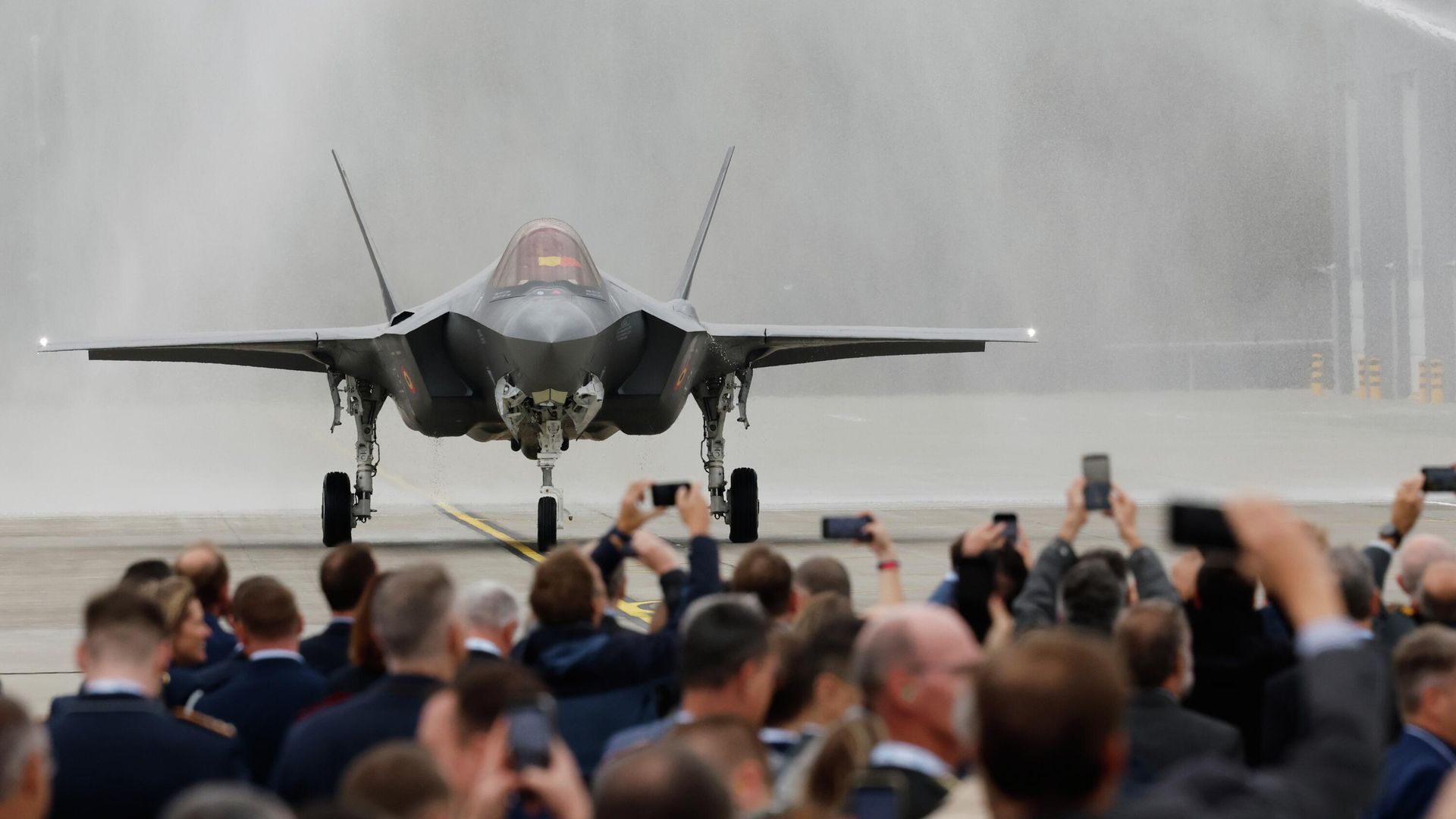 Прибытие первых истребителей F-35 на авиабазу Флоренн в Бельгии Прибытие первых истребителей F-35 на авиабазу Флоренн в Бельгии - РИА Новости, 1920, 04.11.2025