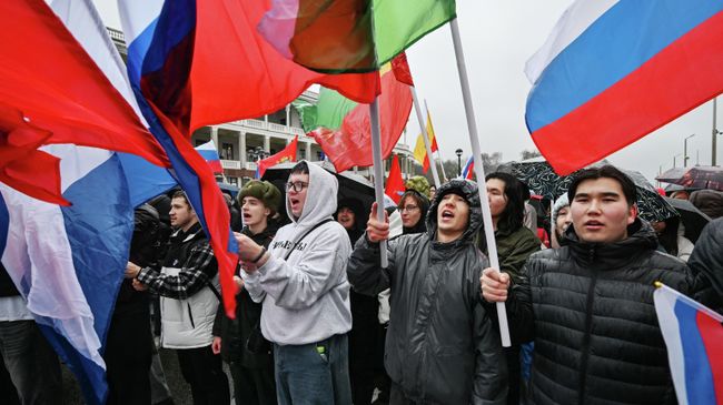 Участники праздничных мероприятий в День народного единства в Москве