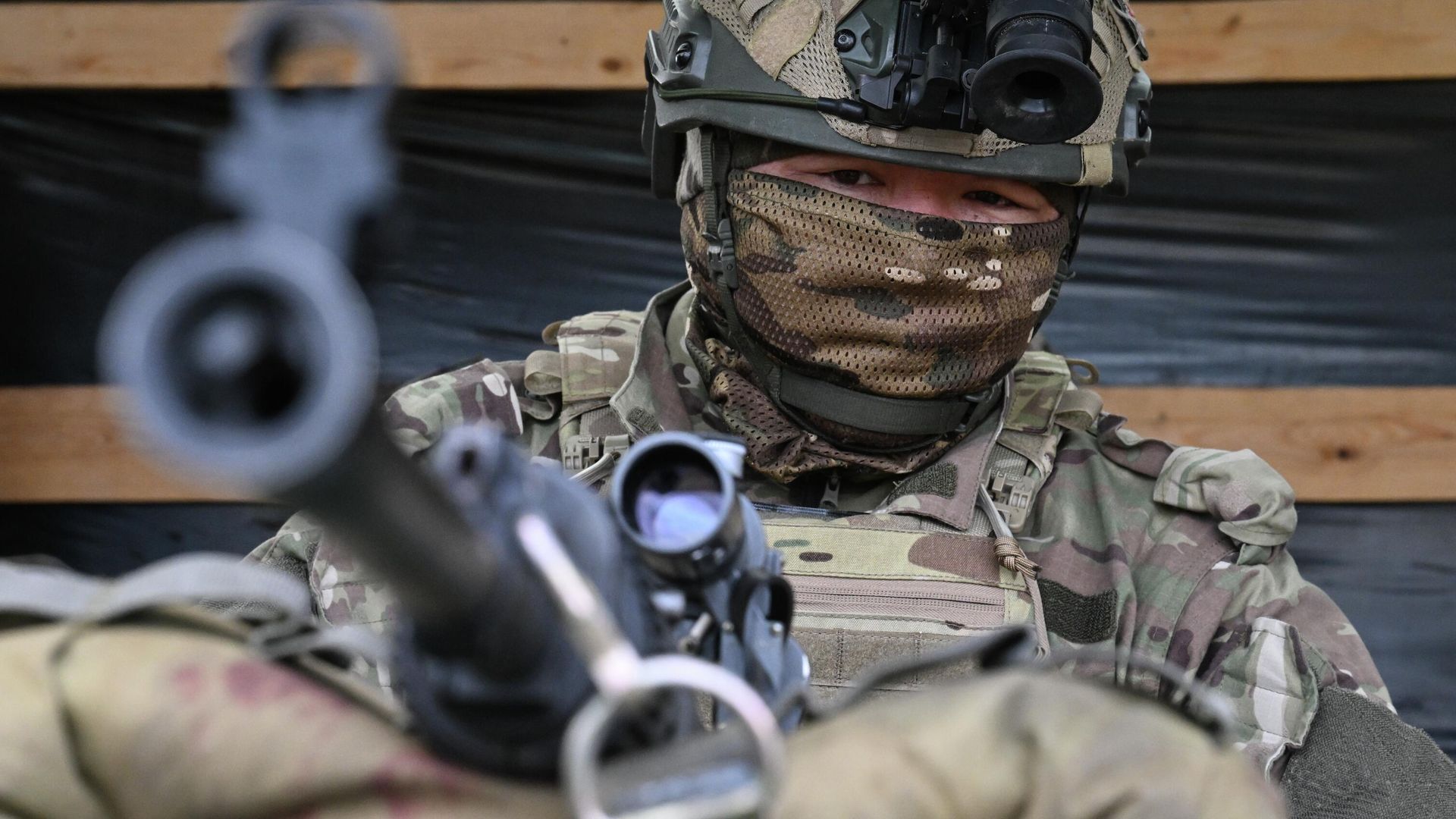 Военнослужащий ВС РФ в зоне проведения СВО Военнослужащий ВС РФ в зоне проведения СВО - РИА Новости, 1920, 21.11.2025