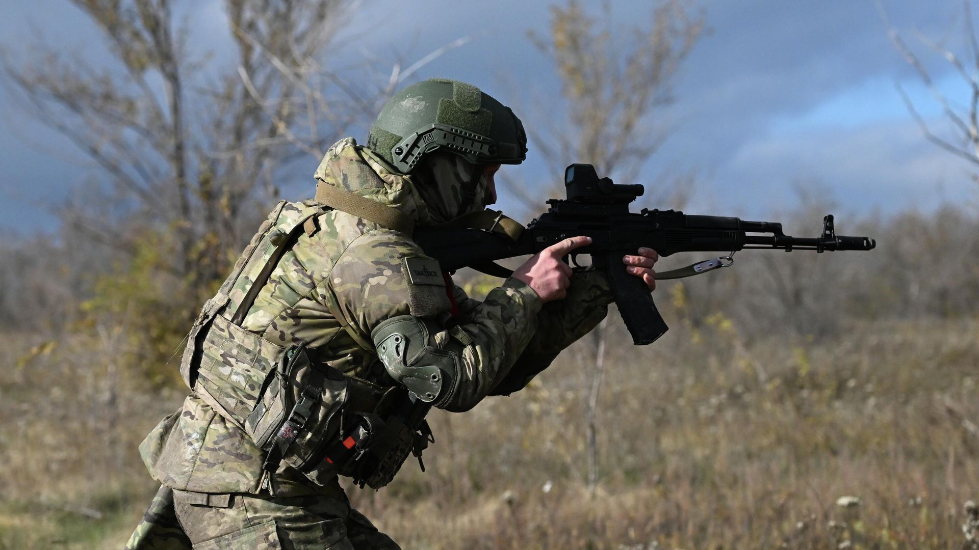 Военнослужащий ВС РФ в зоне проведения СВО Военнослужащий ВС РФ в зоне проведения СВО - РИА Новости, 1920, 14.11.2025