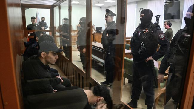 Обвиняемые по делу о теракте против начальника войск РХБЗ Вооруженных сил РФ Игоря Кириллова во Втором Западном окружном военном суде в Москве Обвиняемые по делу о теракте против начальника войск РХБЗ Вооруженных сил РФ Игоря Кириллова во Втором Западном окружном военном суде в Москве