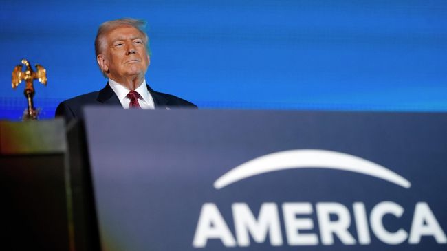 Президент США Дональд Трамп выступает на Американском бизнес-форуме в Майами. 5 ноября 2025