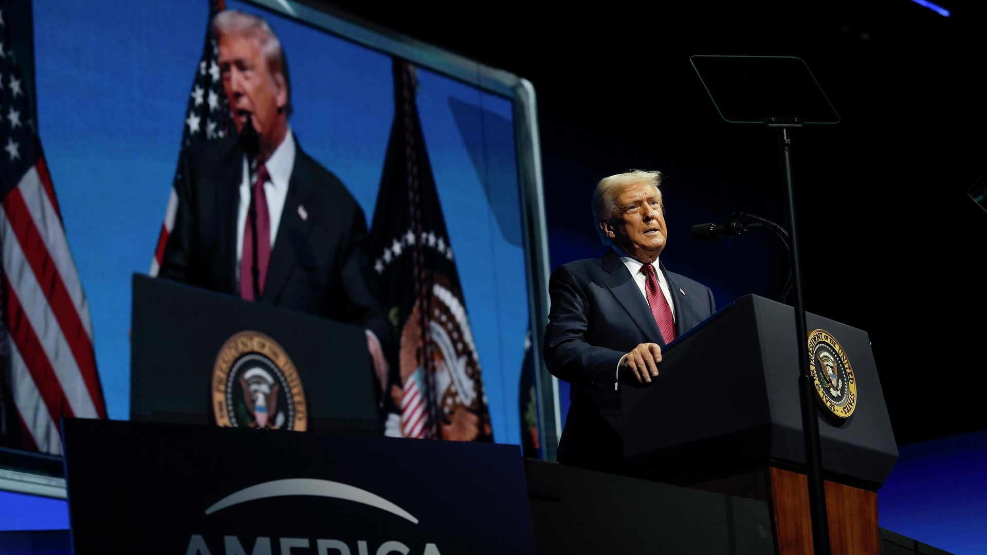 Президент США Дональд Трамп выступает на Американском бизнес-форуме в Майами. 5 ноября 2025 Президент США Дональд Трамп выступает на Американском бизнес-форуме в Майами. 5 ноября 2025 - РИА Новости, 1920, 05.11.2025