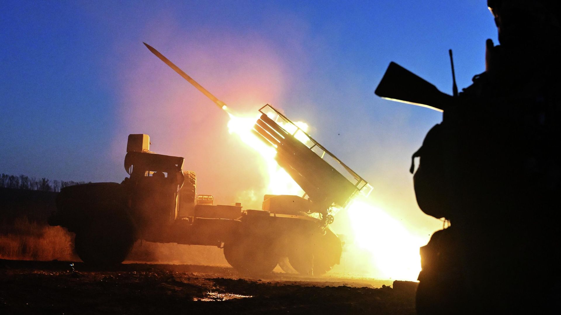 Боевая работа РСЗО Град в зоне СВО Боевая работа РСЗО Град в зоне СВО - РИА Новости, 1920, 30.12.2025
