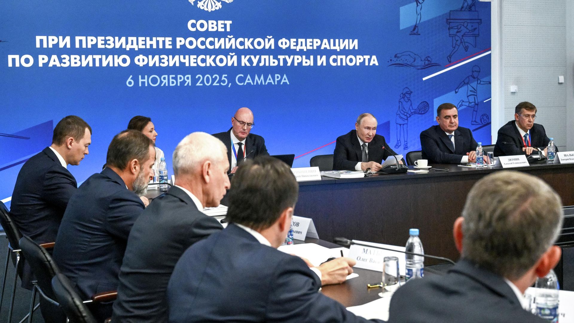 Президент РФ Владимир Путин проводит заседание Совета по развитию физической культуры и спорта по вопросу О дальнейшем развитии детско-юношеского спорта в Самаре Президент РФ Владимир Путин проводит заседание Совета по развитию физической культуры и спорта по вопросу О дальнейшем развитии детско-юношеского спорта в Самаре - РИА Новости, 1920, 06.11.2025