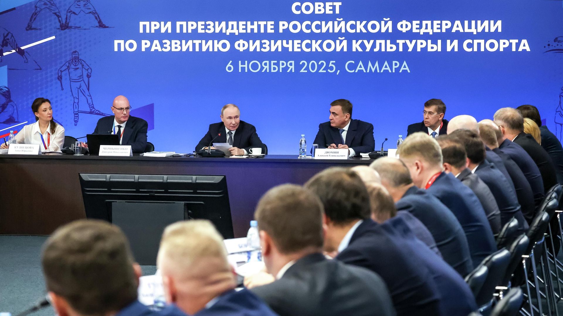 Президент России Владимир Путин проводит заседание Совета по развитию физической культуры в Самаре Президент России Владимир Путин проводит заседание Совета по развитию физической культуры в Самаре - РИА Новости, 1920, 06.11.2025